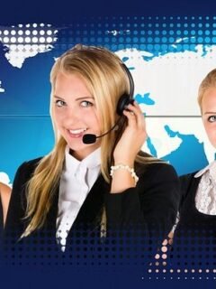 A Flight Attendant Shares 10 Habits That Help Passengers Avoid Tension and Awkward Moments