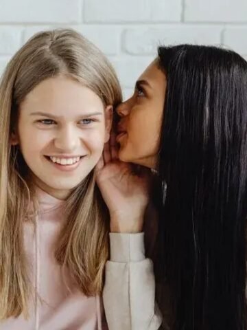 12 Phrases That Instantly Terrify Anyone Listening and Destroy Trust in Every Conversation